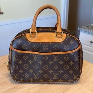 Louis Vuitton monogrammed vintage purse. Please read item condition description.
